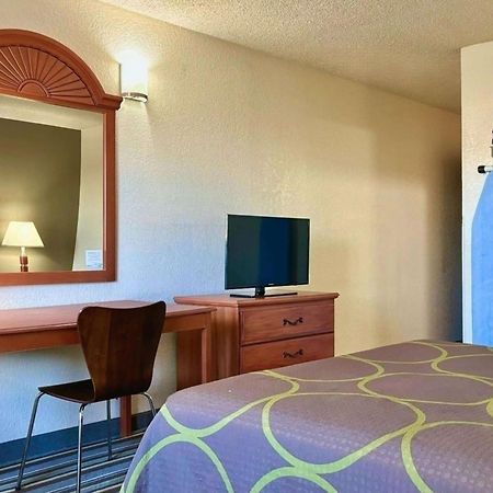 Super 8 By Wyndham Colorado Springs/Afa Area Hotel Екстериор снимка