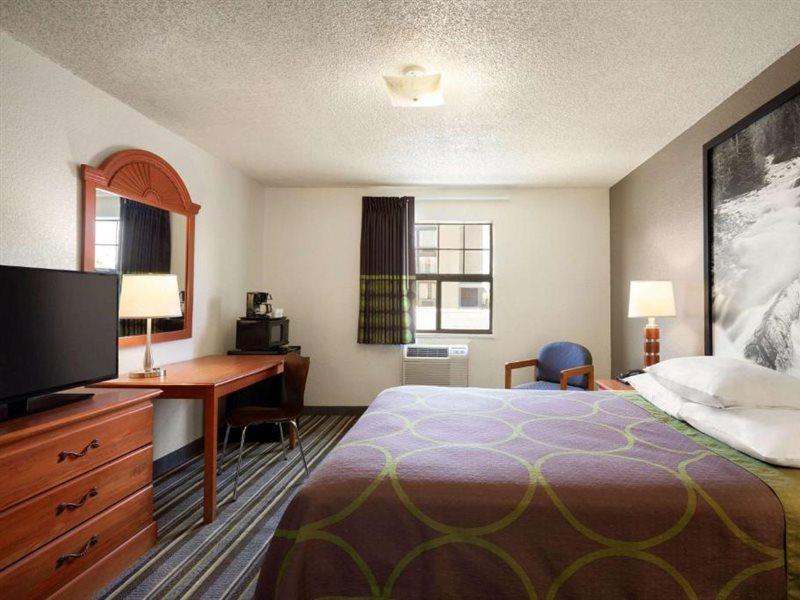 Super 8 By Wyndham Colorado Springs/Afa Area Hotel Екстериор снимка