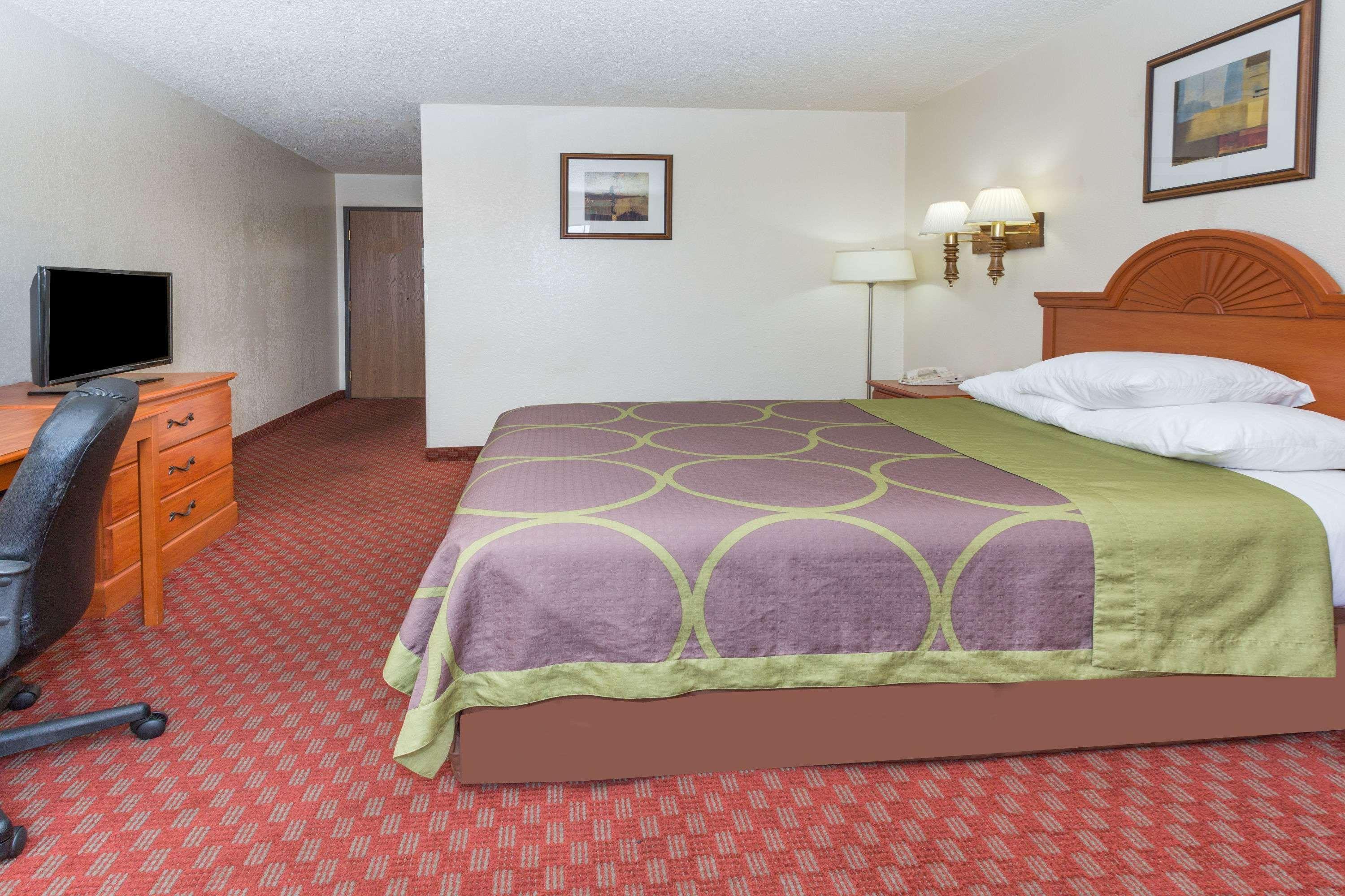 Super 8 By Wyndham Colorado Springs/Afa Area Hotel Екстериор снимка