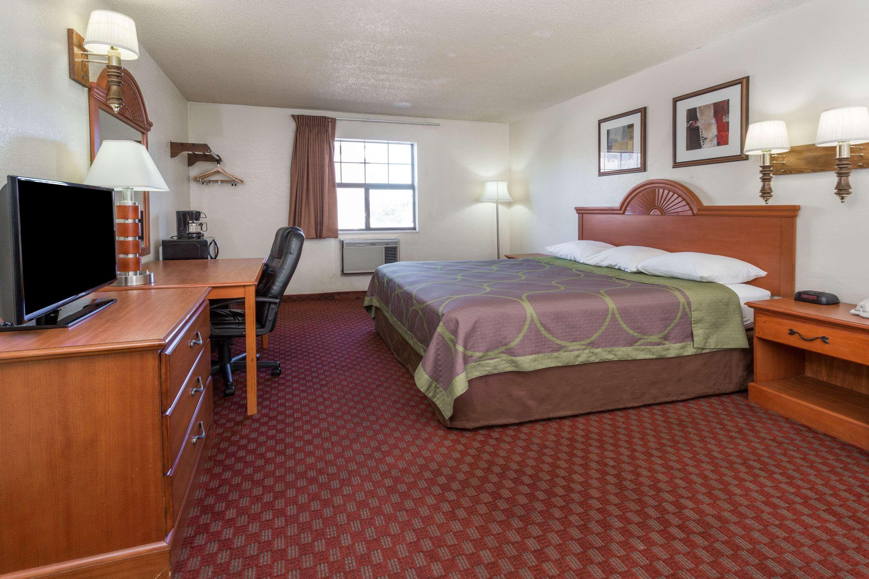 Super 8 By Wyndham Colorado Springs/Afa Area Hotel Екстериор снимка