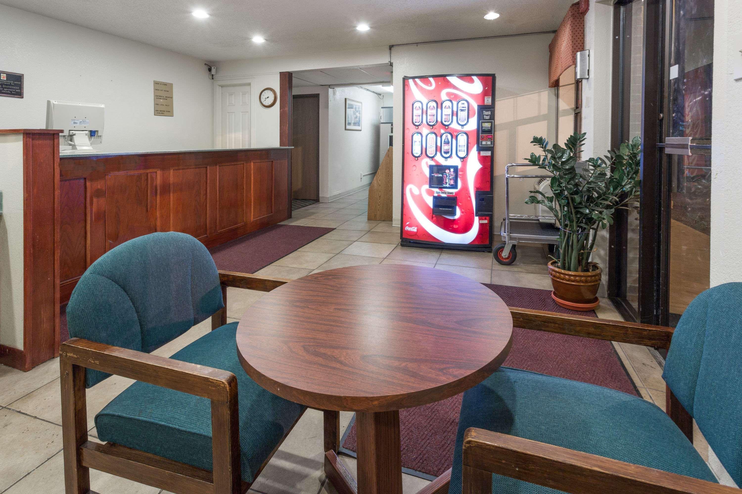 Super 8 By Wyndham Colorado Springs/Afa Area Hotel Екстериор снимка