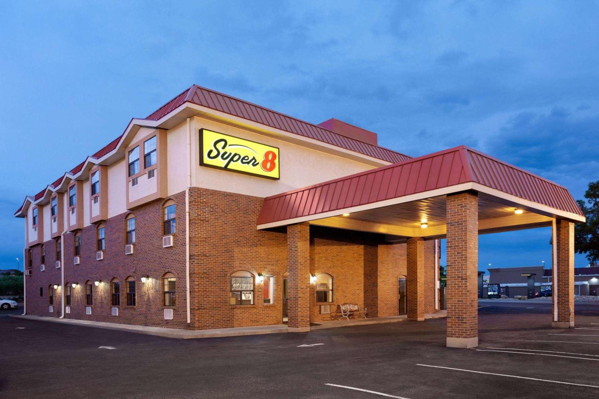 Super 8 By Wyndham Colorado Springs/Afa Area Hotel Екстериор снимка