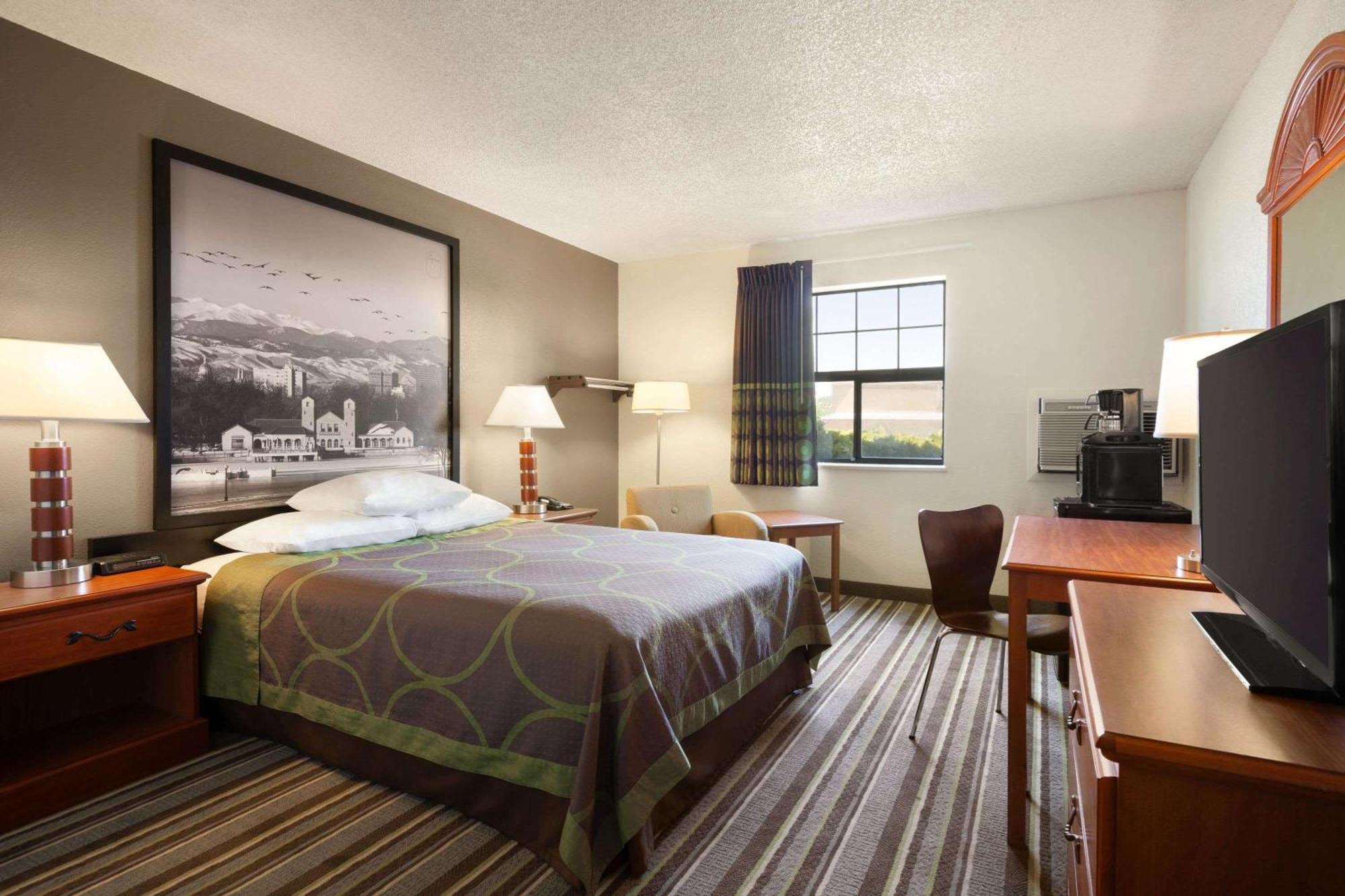 Super 8 By Wyndham Colorado Springs/Afa Area Hotel Екстериор снимка