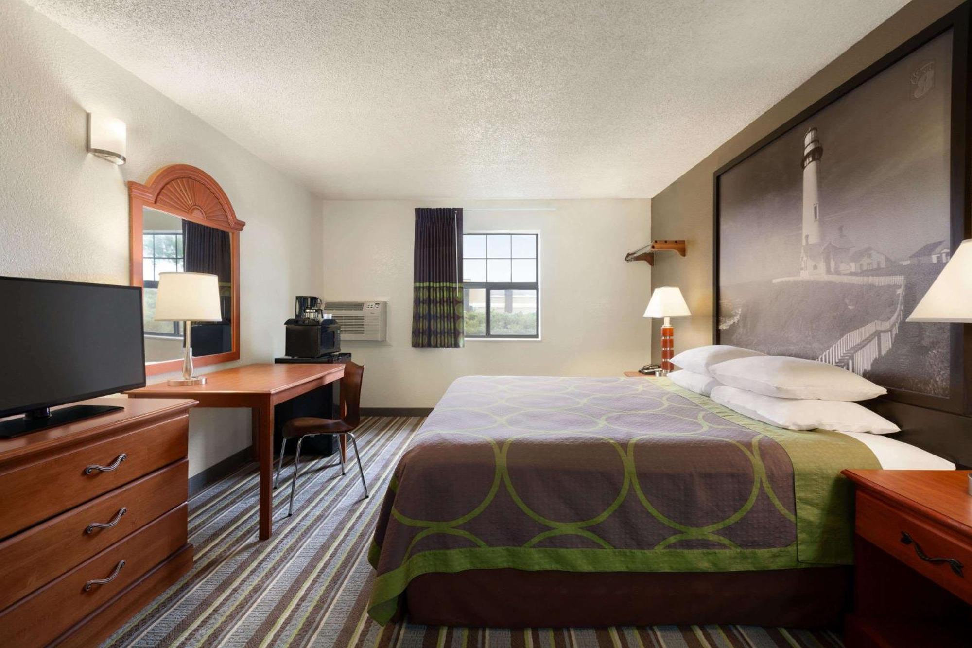 Super 8 By Wyndham Colorado Springs/Afa Area Hotel Екстериор снимка