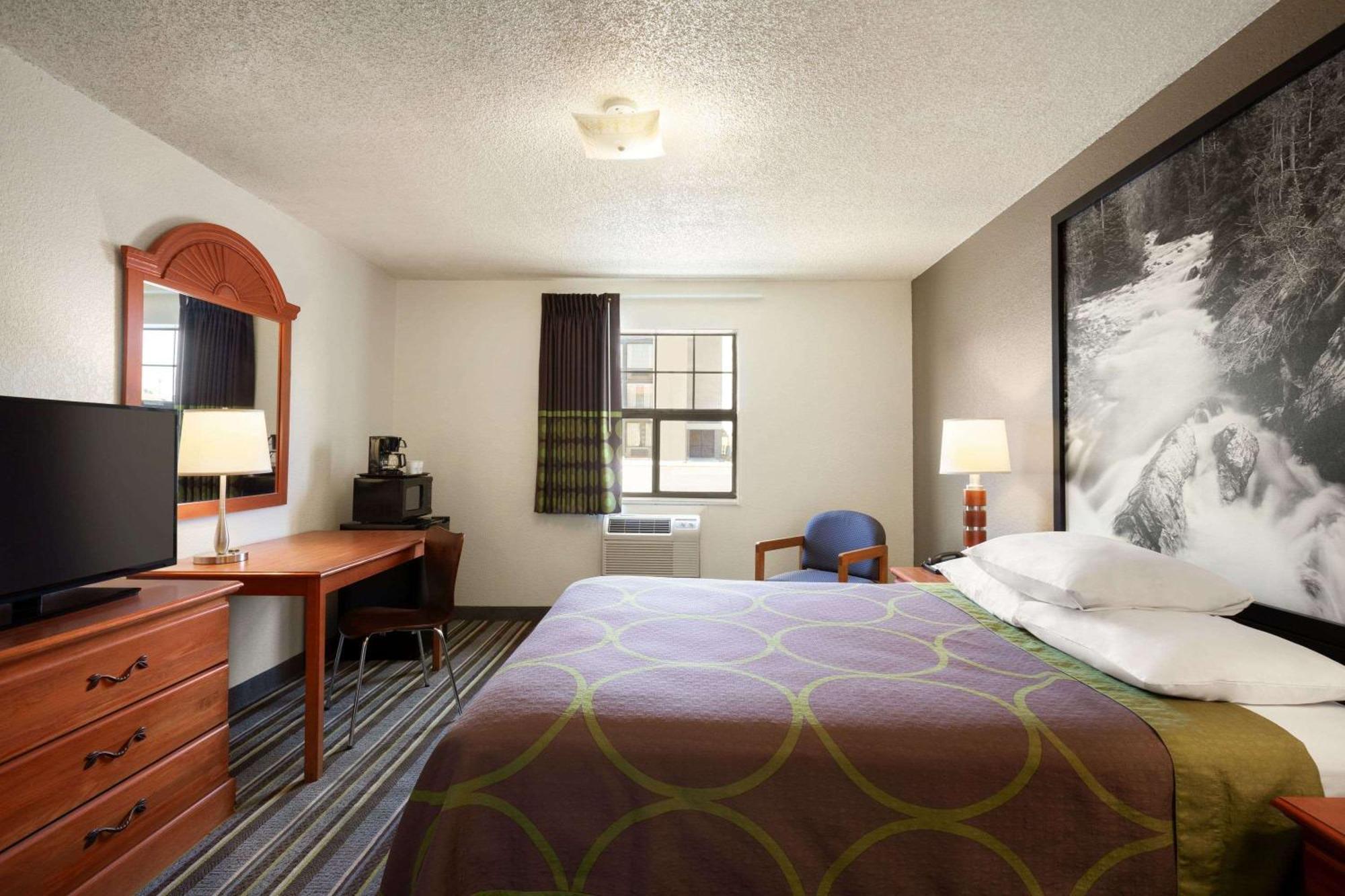 Super 8 By Wyndham Colorado Springs/Afa Area Hotel Екстериор снимка
