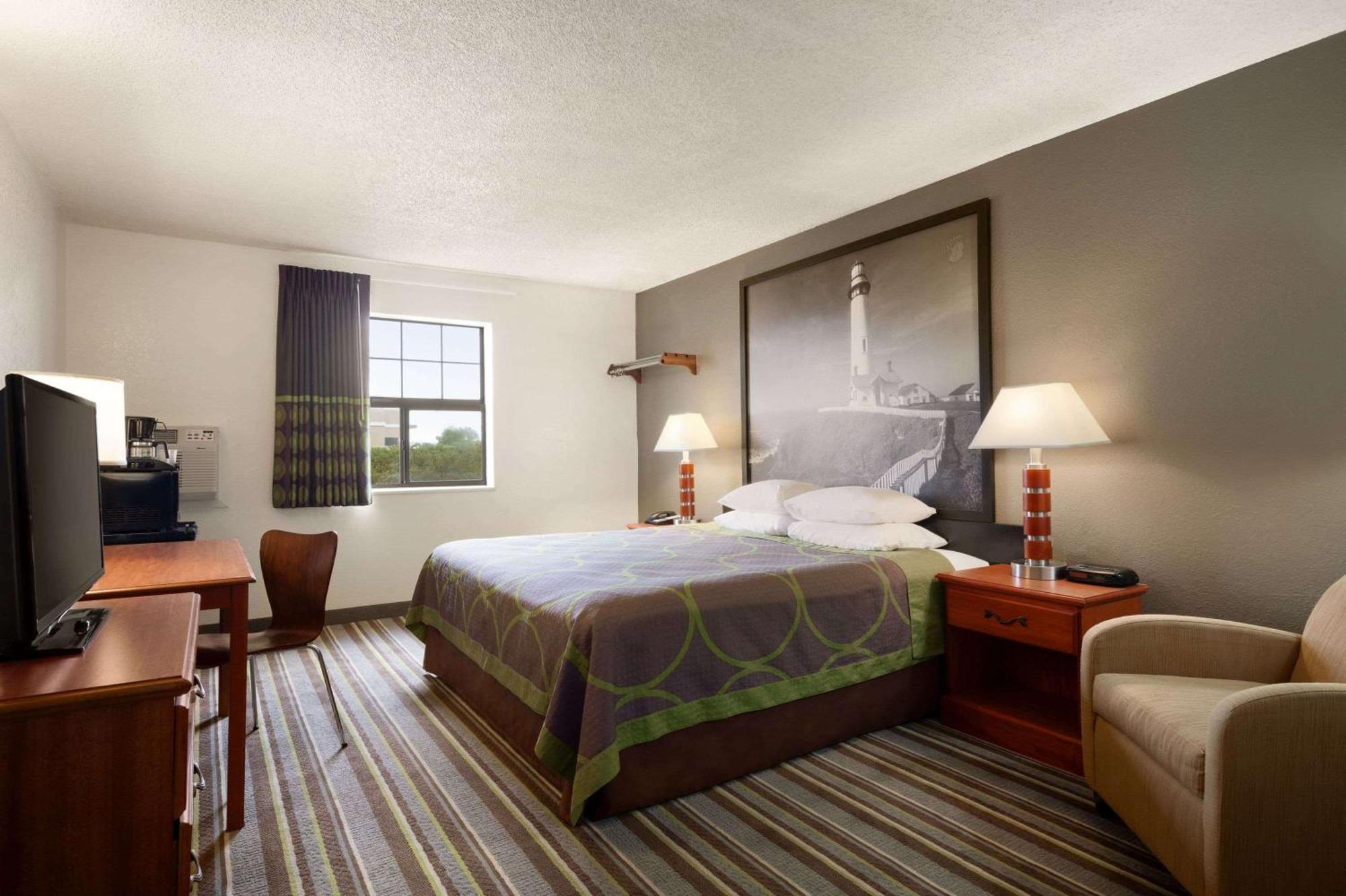 Super 8 By Wyndham Colorado Springs/Afa Area Hotel Екстериор снимка