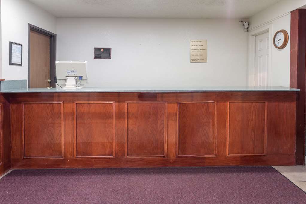 Super 8 By Wyndham Colorado Springs/Afa Area Hotel Интериор снимка