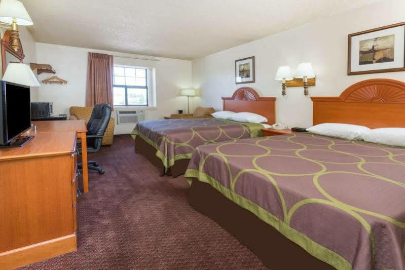 Super 8 By Wyndham Colorado Springs/Afa Area Hotel Екстериор снимка